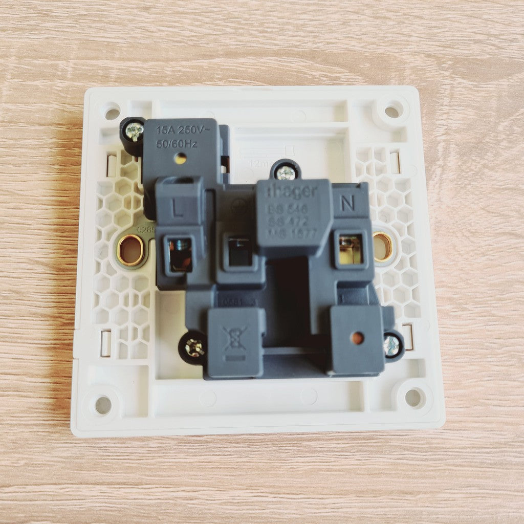 Hager WGMS115S 15A 1G Round Pin Switched Socket